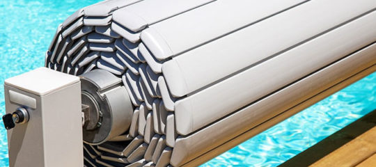 Le bon modèle de rideau pour sa piscine
